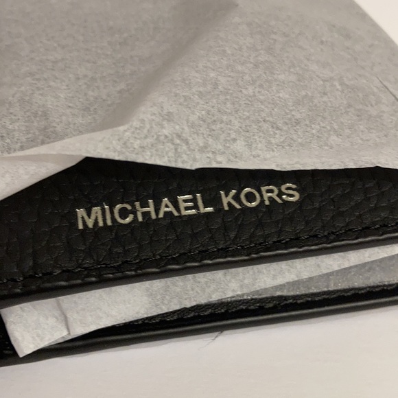 MICHAEL KORS
Cooper Pebbled Leather Billfold Wallet With Pass case navy blue - Picture 7 of 10